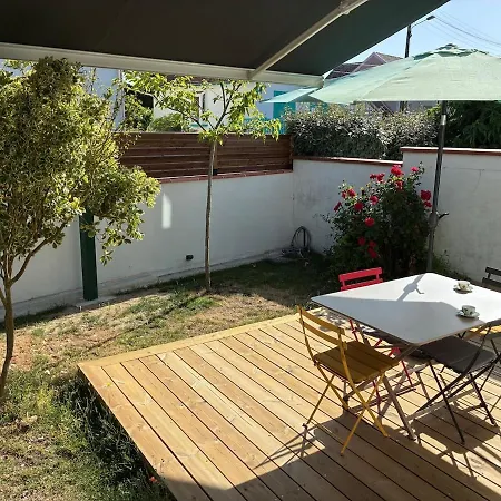 Renovated Duplex With Garden - And Port Within Walking Distance شقة
