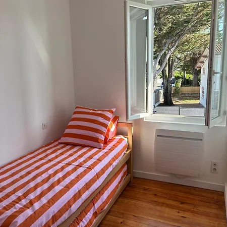Renovated Duplex With Garden - And Port Within Walking Distance