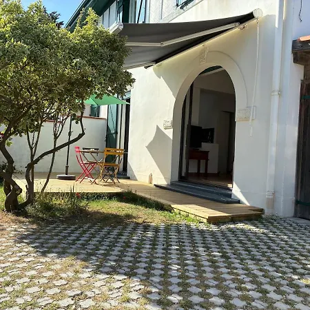 Renovated Duplex With Garden - And Port Within Walking Distance شقة